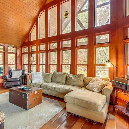Spacious Georgia Escape Patio With Stunning Views!